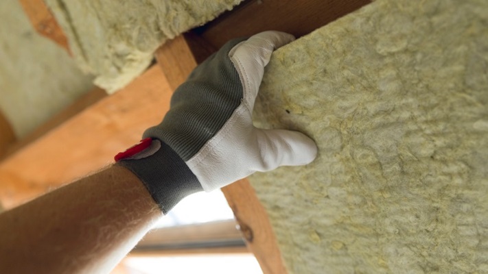 renovating insulating a house